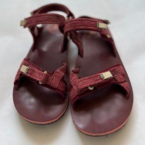 Jack Wolkskin Sandals Size 8 Straps Hook & Loop Red Fabric Flats